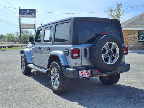 Used 2020 Jeep Wrangler Unlimited Sahara AWD/4WD image 3