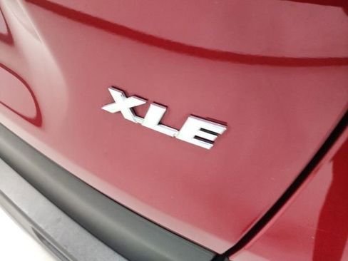 Used 2020 Toyota RAV4 XLE Premium FWD image 13