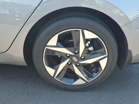 Certified 2023 Hyundai Elantra Limited FWD image 10