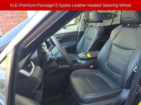 Used 2023 Toyota RAV4 XLE Premium image 5
