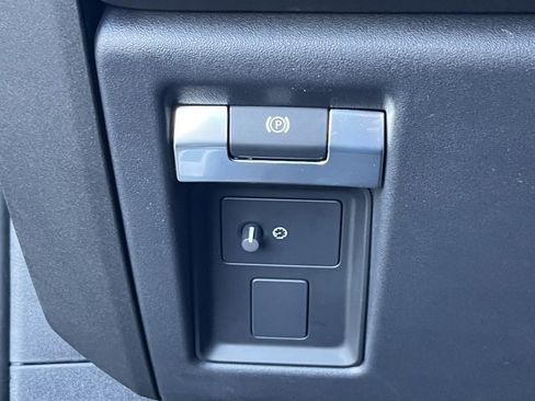 New 2025 Land Rover Defender 110 V8 image 30