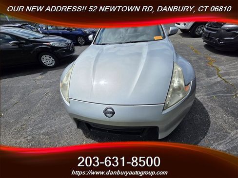Used 2010 Nissan 370Z Coupe w/ Sport Pkg RWD image 2