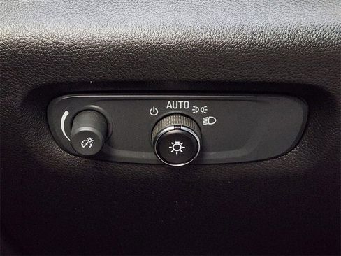 Used 2023 Chevrolet Traverse LT image 22