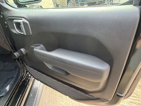 Used 2024 Jeep Wrangler Sport image 18