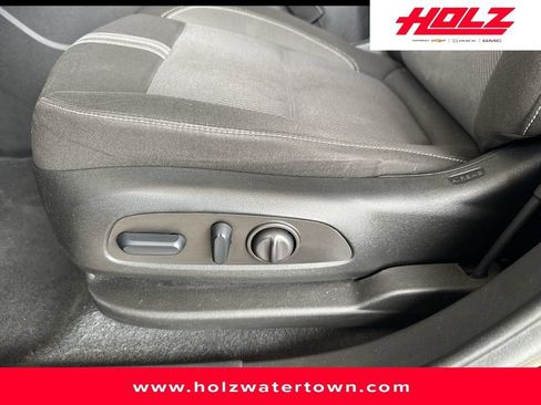 Certified 2025 Chevrolet Blazer LT AWD/4WD image 11
