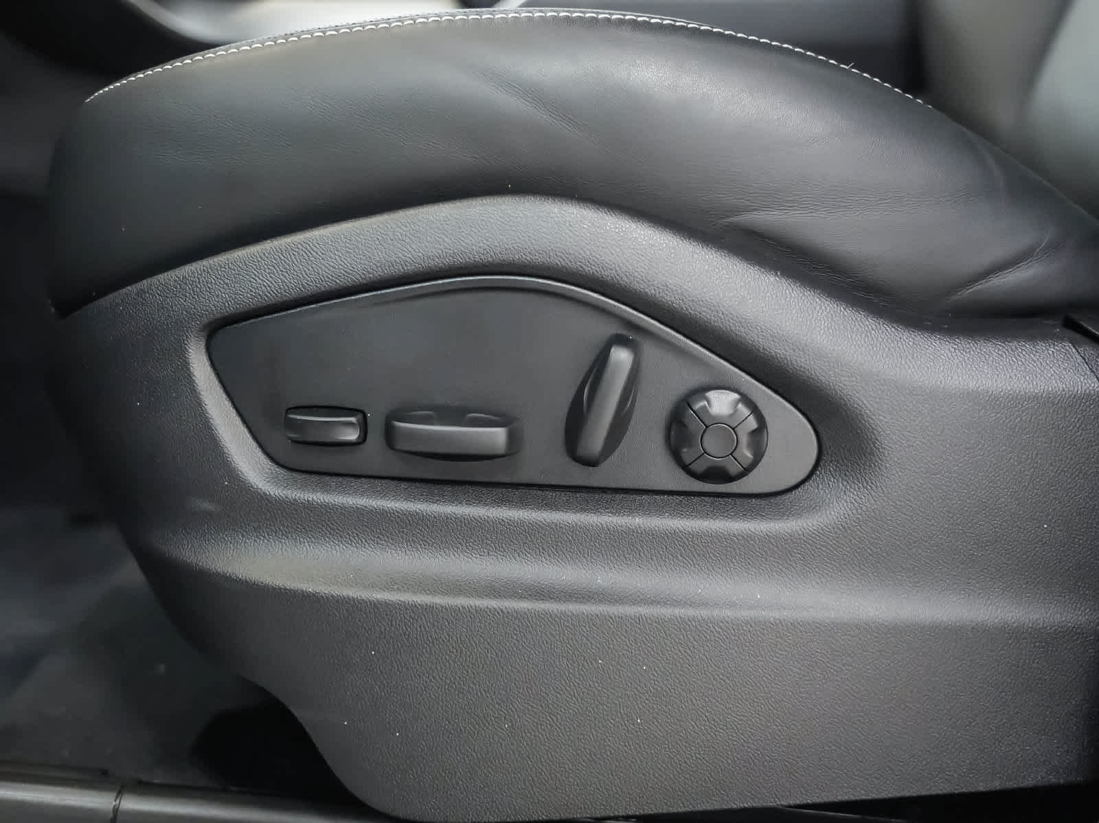 Certified 2026 Porsche Cayenne S AWD/4WD image 26