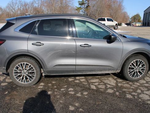 Used 2023 Ford Escape SE w/ PHEV Premium Package image 11