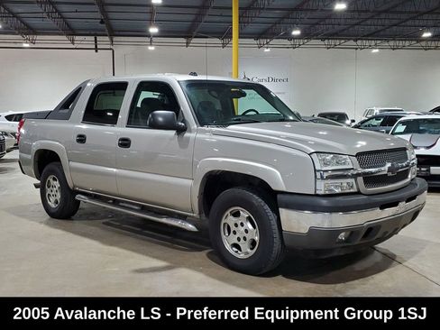 Used 2005 Chevrolet Avalanche LS w/ Onstar Plus Package image 3