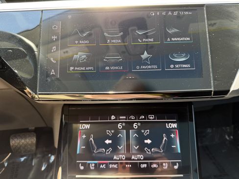 Used 2024 Audi Q8 e-tron Premium Plus w/ Premium Plus Package AWD/4WD image 20