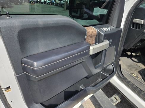 Used 2017 Ford F250 Lariat w/ Lariat Value Package AWD/4WD image 8