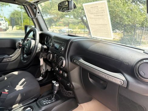 Used 2017 Jeep Wrangler Unlimited Sport w/ Quick Order Package 24S AWD/4WD image 36