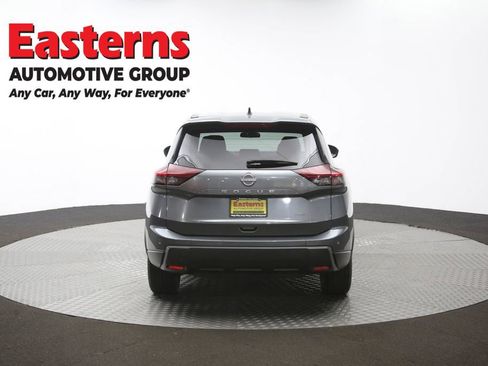 Used 2024 Nissan Rogue S image 39