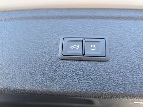 Used 2021 Audi SQ5 Prestige w/ Prestige Package image 18