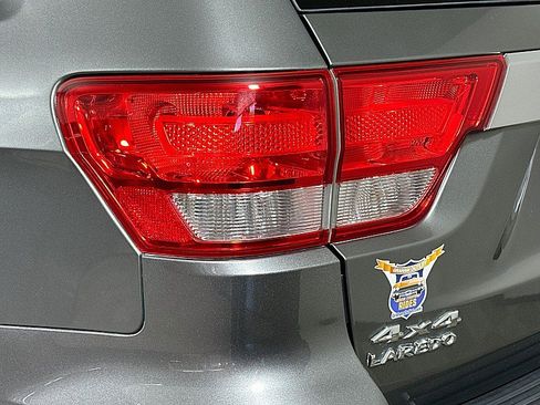 Used 2013 Jeep Grand Cherokee Laredo AWD/4WD image 22