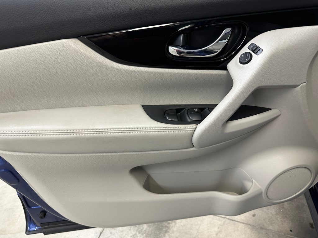 Used 2021 Nissan Rogue Sport SV FWD image 7
