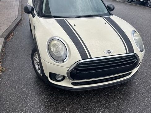 Used 2017 MINI Cooper Clubman FWD image 2