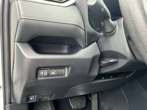 Used 2025 Toyota RAV4 XLE AWD/4WD image 13