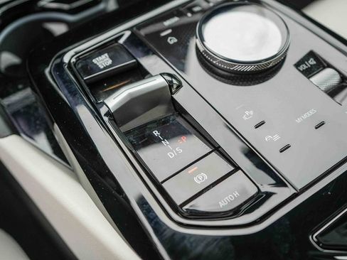 Used 2025 BMW 530i 530i w/ Premium Package image 20