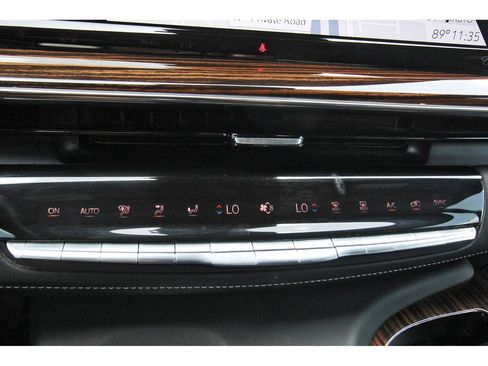 Used 2022 Cadillac Escalade ESV Luxury RWD image 25