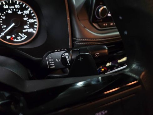 Used 2022 Nissan Rogue SV image 22