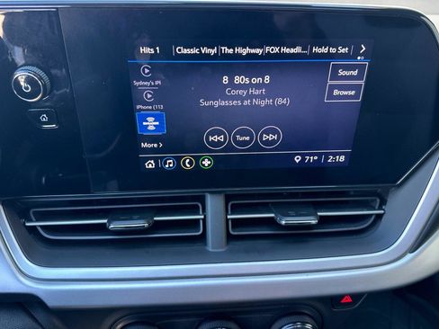 Used 2024 Chevrolet Trax RS w/ Sunroof Package image 24