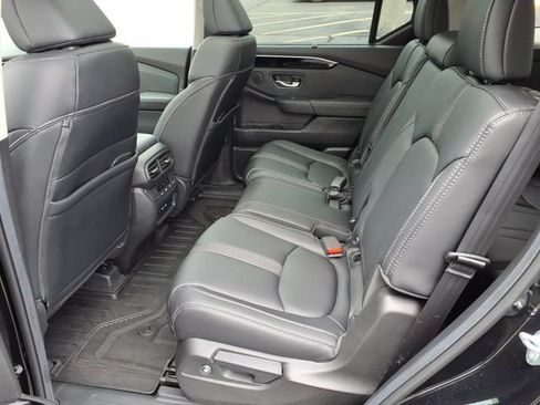 Certified 2025 Honda Pilot Touring image 7