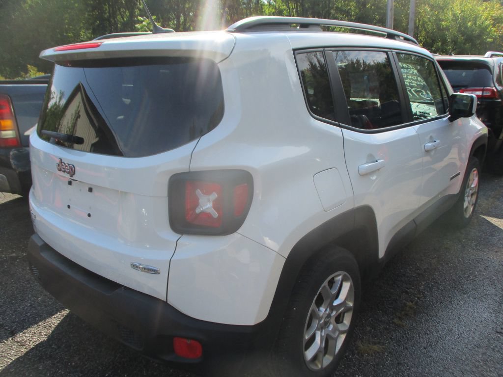 Used 2016 Jeep Renegade Latitude w/ Popular Equipment Group AWD/4WD image 5