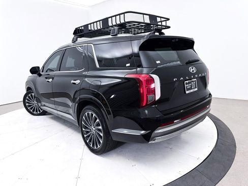 Used 2023 Hyundai Palisade Calligraphy image 2