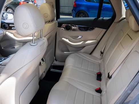 Used 2019 Mercedes-Benz GLC 300 image 19