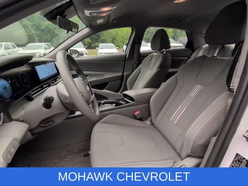 Used 2024 Hyundai Elantra SEL FWD image 10