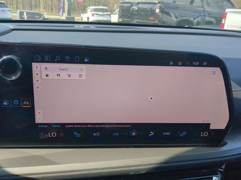 Used 2024 Chevrolet Traverse LT image 16