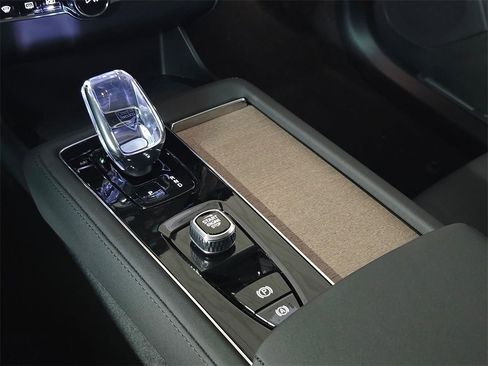 New 2026 Volvo XC90 T8 Plus w/ Protection Package Premier image 27