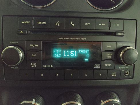 Used 2014 Jeep Patriot Latitude FWD image 25