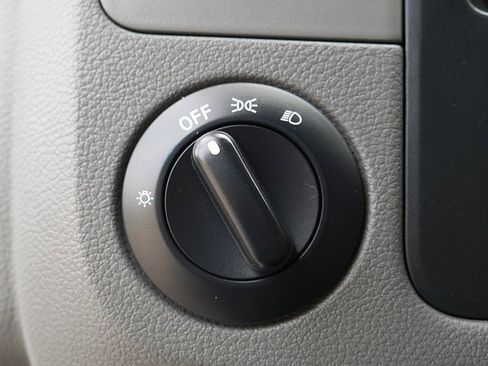 Used 2018 Nissan NV 2500 SV image 15