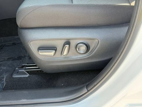 Used 2025 Toyota RAV4 XLE AWD/4WD image 24