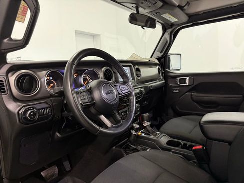 Used 2022 Jeep Gladiator Willys image 13