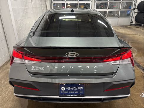 Used 2025 Hyundai Elantra Sport image 6