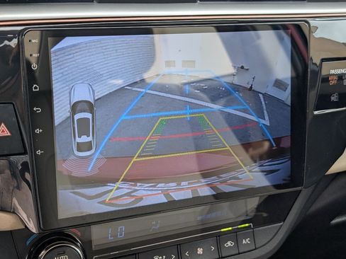 Used 2016 Toyota Corolla LE FWD image 6
