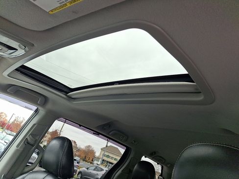 Used 2011 Toyota Sienna SE image 15