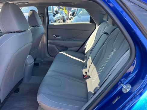 Used 2022 Hyundai Elantra SEL w/ Convenience + Premium Package FWD image 12