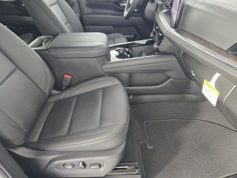 New 2026 Chevrolet Suburban LT w/ Comfort Package image 15