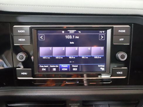 Used 2024 Volkswagen Jetta SE image 35