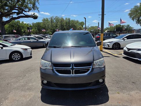 Used 2017 Dodge Grand Caravan SXT FWD image 2