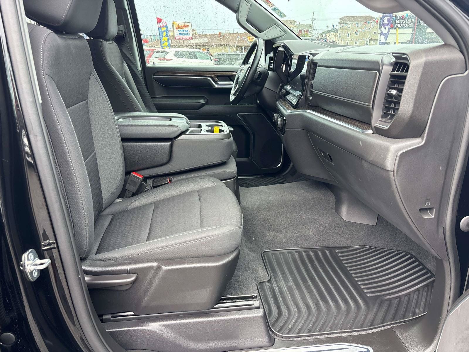 Used 2023 Chevrolet Silverado 1500 LT AWD/4WD image 14