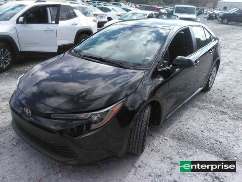 Used 2023 Toyota Corolla LE image 2