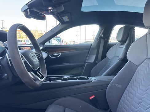 Used 2022 Audi e-tron GT Premium Plus image 23