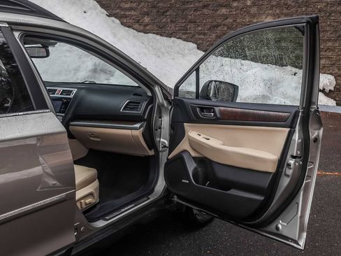 Used 2016 Subaru Outback 2.5i Limited image 14