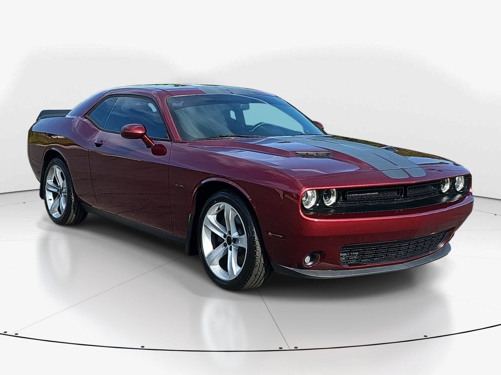Used 2018 Dodge Challenger R/T w/ Blacktop Package RWD image 2