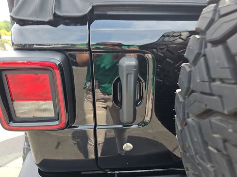 Used 2020 Jeep Wrangler Sport image 15