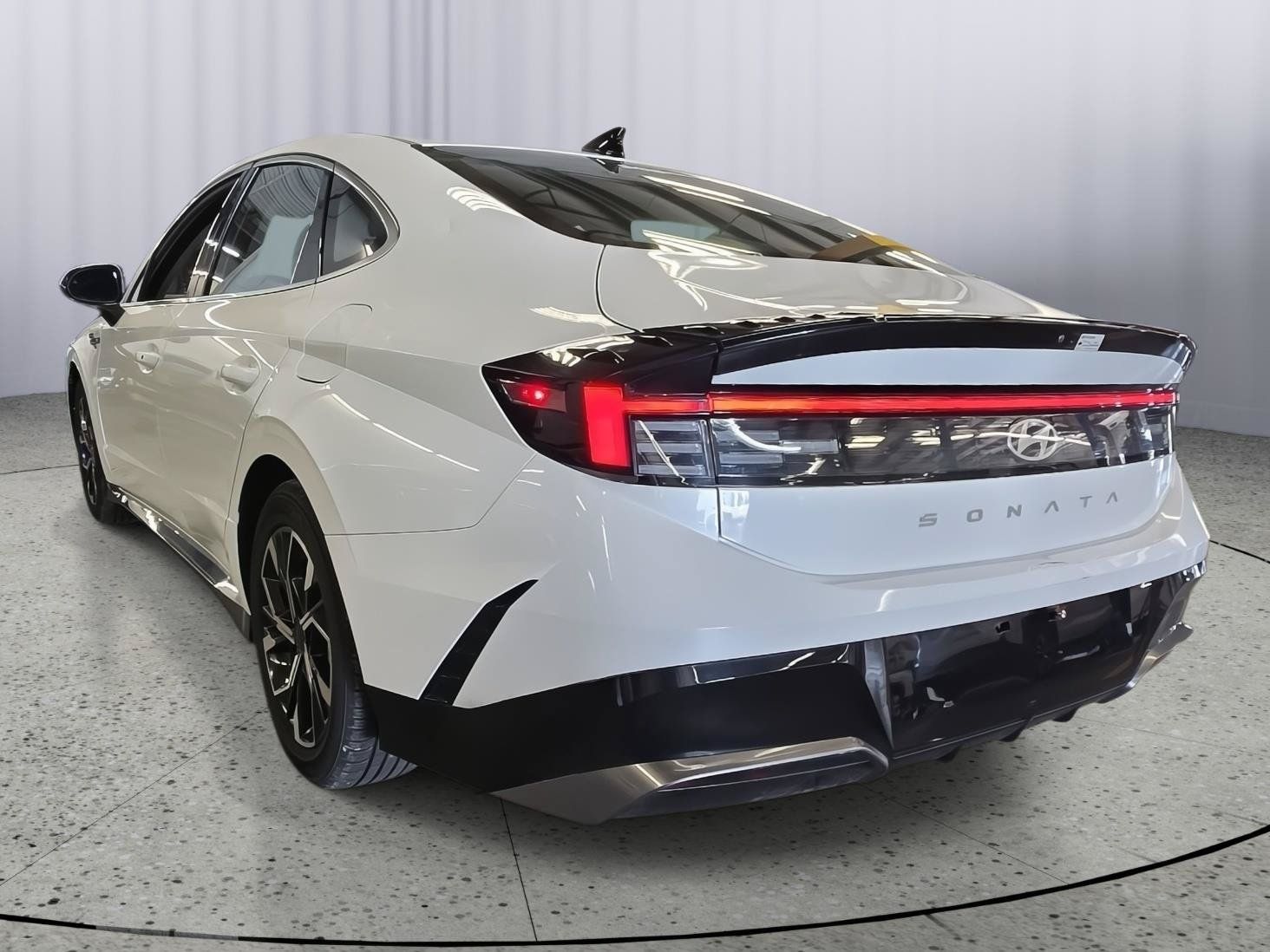 Used 2025 Hyundai Sonata SEL FWD image 3